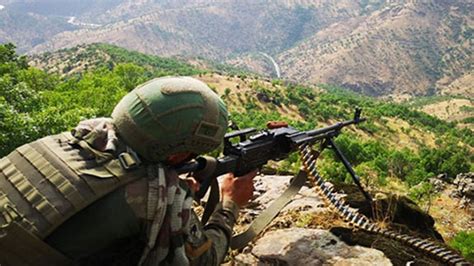 K­u­z­e­y­ ­I­r­a­k­­t­a­ ­2­ ­P­K­K­­l­ı­ ­t­e­r­ö­r­i­s­t­ ­d­a­h­a­ ­e­t­k­i­s­i­z­ ­h­a­l­e­ ­g­e­t­i­r­i­l­d­i­